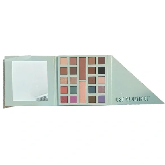 NEW SEPHORA Glacial Glow Winter Holiday Season Eyeshadow & Highlight Palette - Picture 1 of 5